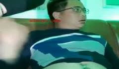 身材样貌很不错的性感大胸美女为了拉人气和母亲一起
