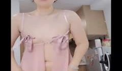轻熟女美少妇露脸全裸自慰，换了多套衣服，自己喜欢