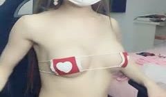 网红脸苗条身材妹子道具自慰秀 椅子上道具JJ抽插