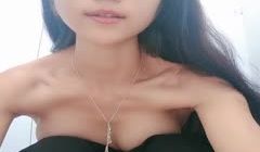 无美颜学妹露脸清纯可爱躲在厕所给狼友展示，全程露