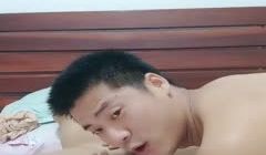 小夫妻露脸做爱，上来就一顿互舔，口硬了就开始后入