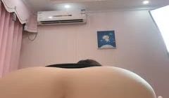 诱人的黑丝良家小少妇自己一个人在家挣外快直播大秀