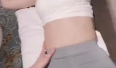 沙发上爆插正在练瑜伽的美女同事完美露脸