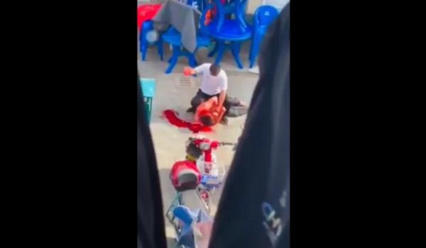 发生什么事头都打爆了..