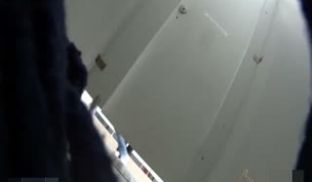 电信公厕盗录年轻美女尿尿