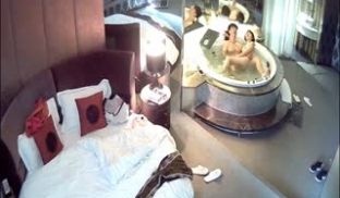 情趣酒店水滴摄像头偷拍健壮男和美女洗完鸳鸯浴激情