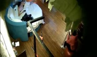 喷血推荐-绿叶房偷拍清纯漂亮大学美女被男友爆操一