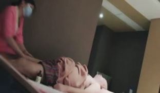 SPA会所男人的天堂偷拍猥琐光头佬大叔做大保健毒