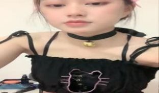 高颜值长相清纯甜美妹子自慰秀_情趣装耳朵椅子上跳
