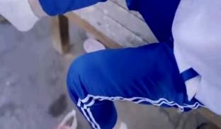 国产剧情顶级私人订制~制服美少女公园闲逛_被黑衣