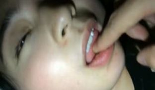 性感漂亮的95后黑丝美女和朋友KTV唱歌喝醉后被