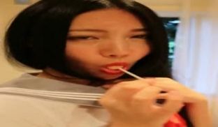 网络红人国模严佳丽超大尺度私拍 被摄影师摸骚穴自