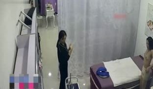 骇客盗录养生馆身材不错的少妇裸露理疗