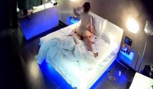 酒店水滴摄像头监控偷拍呻吟很浪的少妇和情夫开房偷