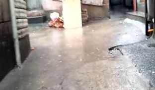 城中村嫖妓系列雨天坐在门口等客的肉丝短裙少妇啪啪