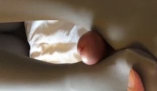 腿型很好看的城市职业学校小美眉穿着灰丝来一套丝足