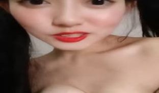 颜值不错妹子扎着双马尾自慰秀
