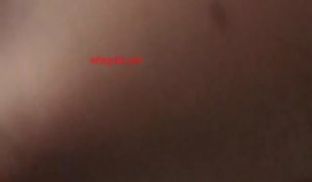 男友酒店猛如虎般狂操性感网红脸女友并问到：“ 贱