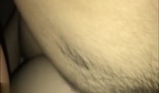 小胖哥和女友居家自拍~拍下视频