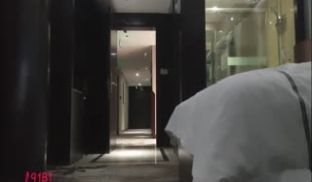 水哥逛会所选秀样子可爱的混血小美眉服务真到位居然