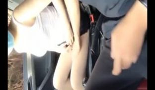 骚气夫妻户外车震啪啪秀第二部-边开车边摸JJ副驾