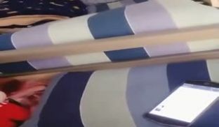 极品F罩杯二次元狂热少女女生寝室场景视角自拍