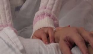 AV精选老公满足不了骚少妇的欲望~叫维修空调的师