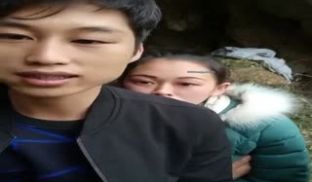 老公去了广东打工的留守村姑和村里两个楞青小伙山上