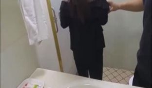 波哥盛世大厦和刚下班的银行小白领在洗手间一边和王