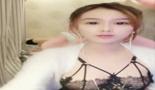 直播疯狂自摸搞出好多淫水刷大礼物可以约炮