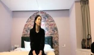 4000块礼物泡到良家巨乳妹~清纯脸庞下罕见美乳