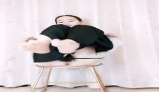 小骚逼已经换上你最喜欢得水手服