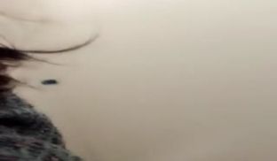 苗条大奶小秘书上班时间去公司卫生间直播秀.撩起衣