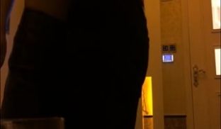 撩妹高手某交友软件附近人约的高颜值学生美女很开放