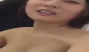 模特儿女友在化妆时照样干她