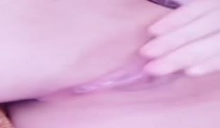 白丝美腿工口小妖精-4
