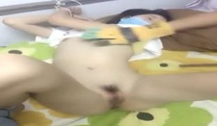 颜值不错贫乳萌妹子第三部 剧情演绎被绑手摸奶扣逼