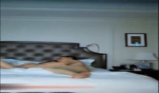 小妖精XiuRen极品模特美曦为了更多金钱酒店援