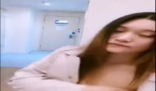 戏精主播刘婷假装不会用摇控器~诱骗酒店服务人员~