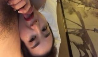 极品身材东莞D奶美女和纹身哥在酒店啪啪.边干边揉