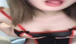 大奶妹子情趣装自慰秀床上全裸张开双腿自摸