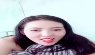 很有韵味御姐漂亮主播收费直播大秀在凉席上自慰抠穴
