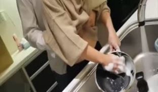 同事邀请去佢屋企食饭食完饭热烈请我一齐分享佢靓老