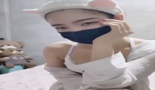 苗条身材白皙妹子双人啪啪.白色丝袜口交上位骑乘自