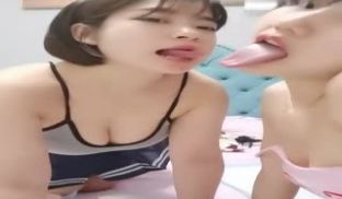 你的小宝贝跟好姐妹自慰