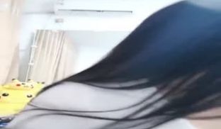 性感黑丝御姐随音乐热舞