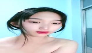 长相清纯美女全裸自慰-2
