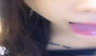 美女主播情趣制服诱惑黑丝身材苗条先诱舞在开脱，骚