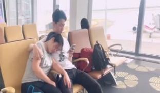 顶级剧情：火车邂逅前男友直接在卧铺里啪啪-