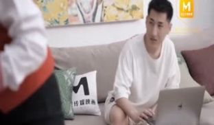 国产AV.强上骚气保洁员，硬不起来好尴尬